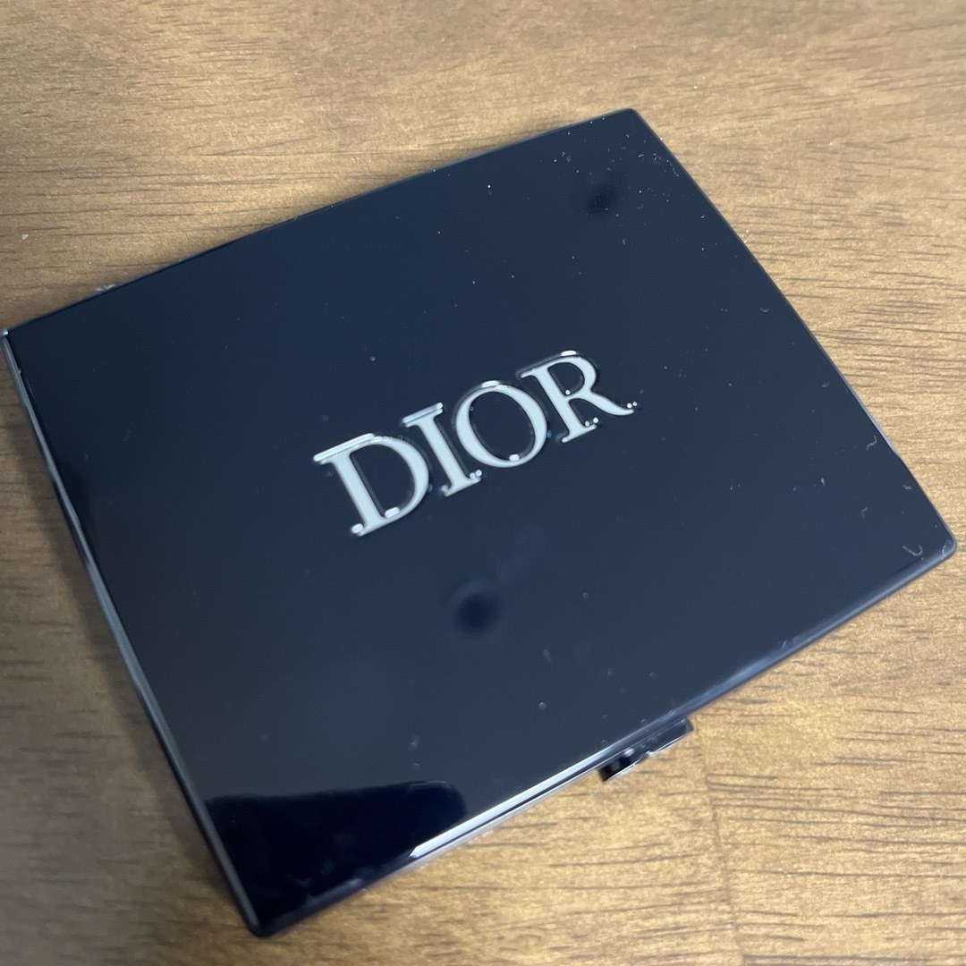 Christian Dior(クリスチャンディオール)のディオールサンククルールアイシャドウ813限定 コスメ/美容のベースメイク/化粧品(アイシャドウ)の商品写真