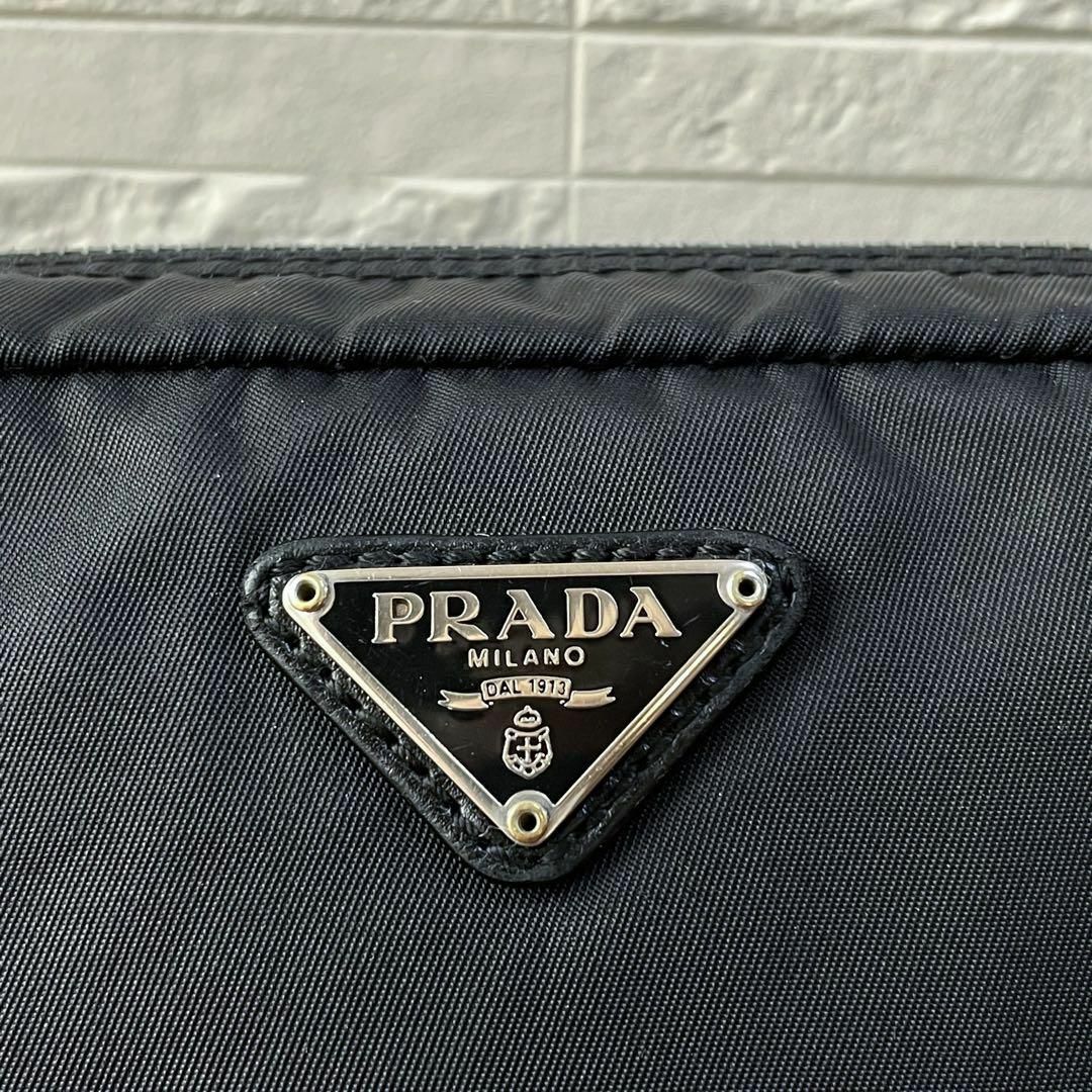 PRADA(プラダ)のプラダ ナイロン 三角プレートロゴ ポーチ コンパクト ブラック 黒色 その他のその他(その他)の商品写真