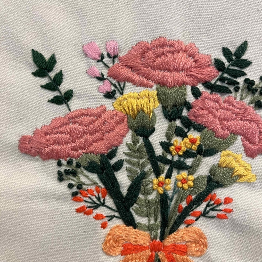 刺繍　フランス刺繍　結婚式　花束　母の日　ウェルカムボード 薔薇　ウェディング ハンドメイドのインテリア/家具(インテリア雑貨)の商品写真