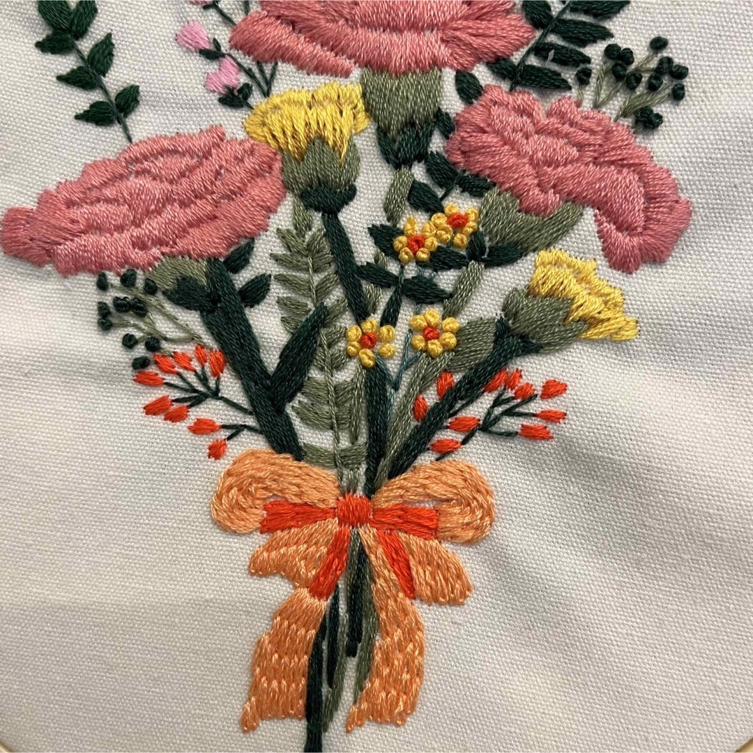 刺繍　フランス刺繍　結婚式　花束　母の日　ウェルカムボード 薔薇　ウェディング ハンドメイドのインテリア/家具(インテリア雑貨)の商品写真