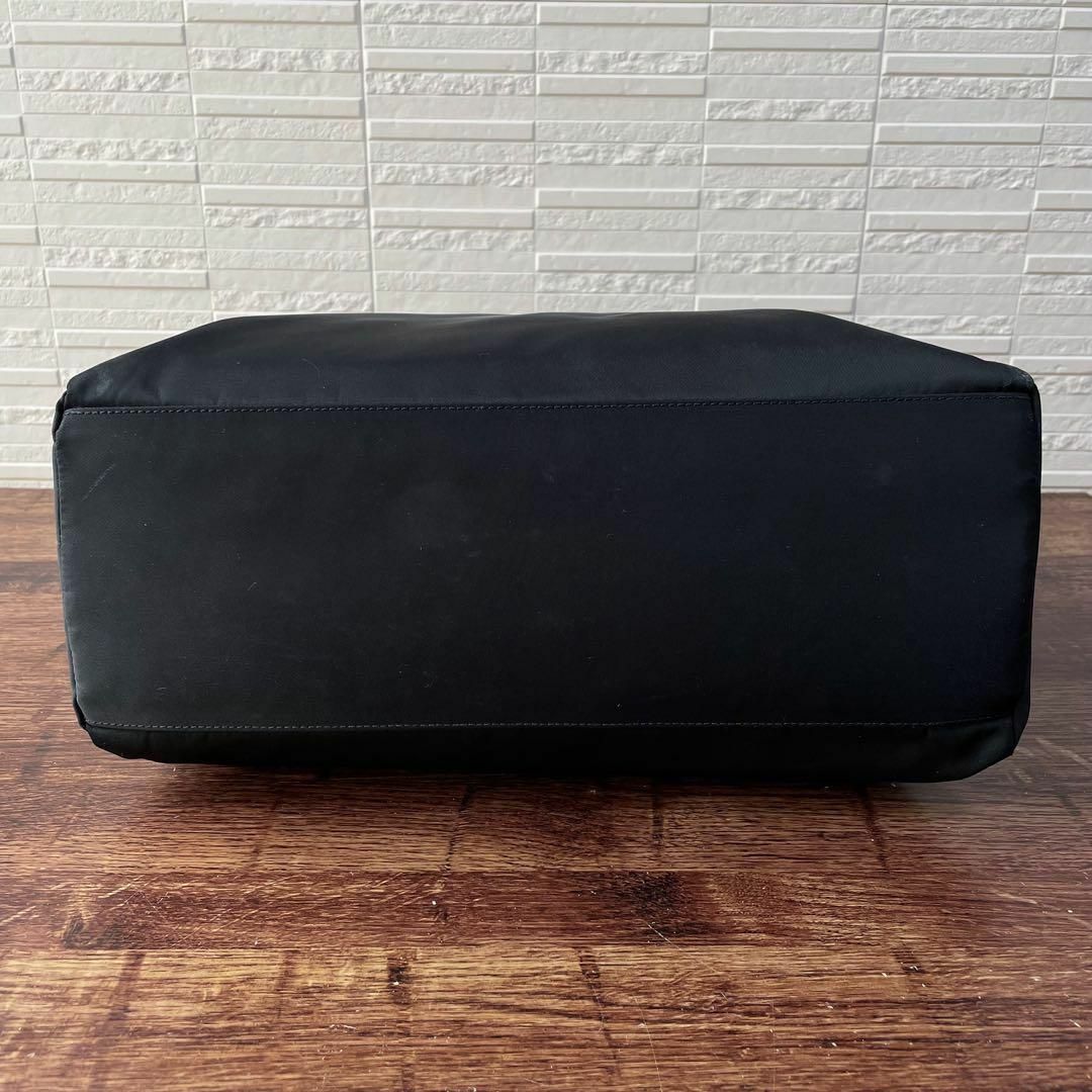 PRADA(プラダ)のプラダ ナイロン ハンド トート バッグ 三角プレートロゴ ブラック 黒 レディースのバッグ(ハンドバッグ)の商品写真