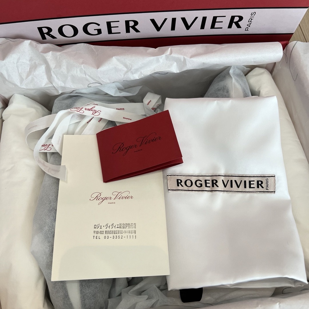 ROGER VIVIER(ロジェヴィヴィエ)のロジェヴィヴィエ ROGER VIVIER ヴィヴランストラスバックルスニーカー レディースの靴/シューズ(スニーカー)の商品写真