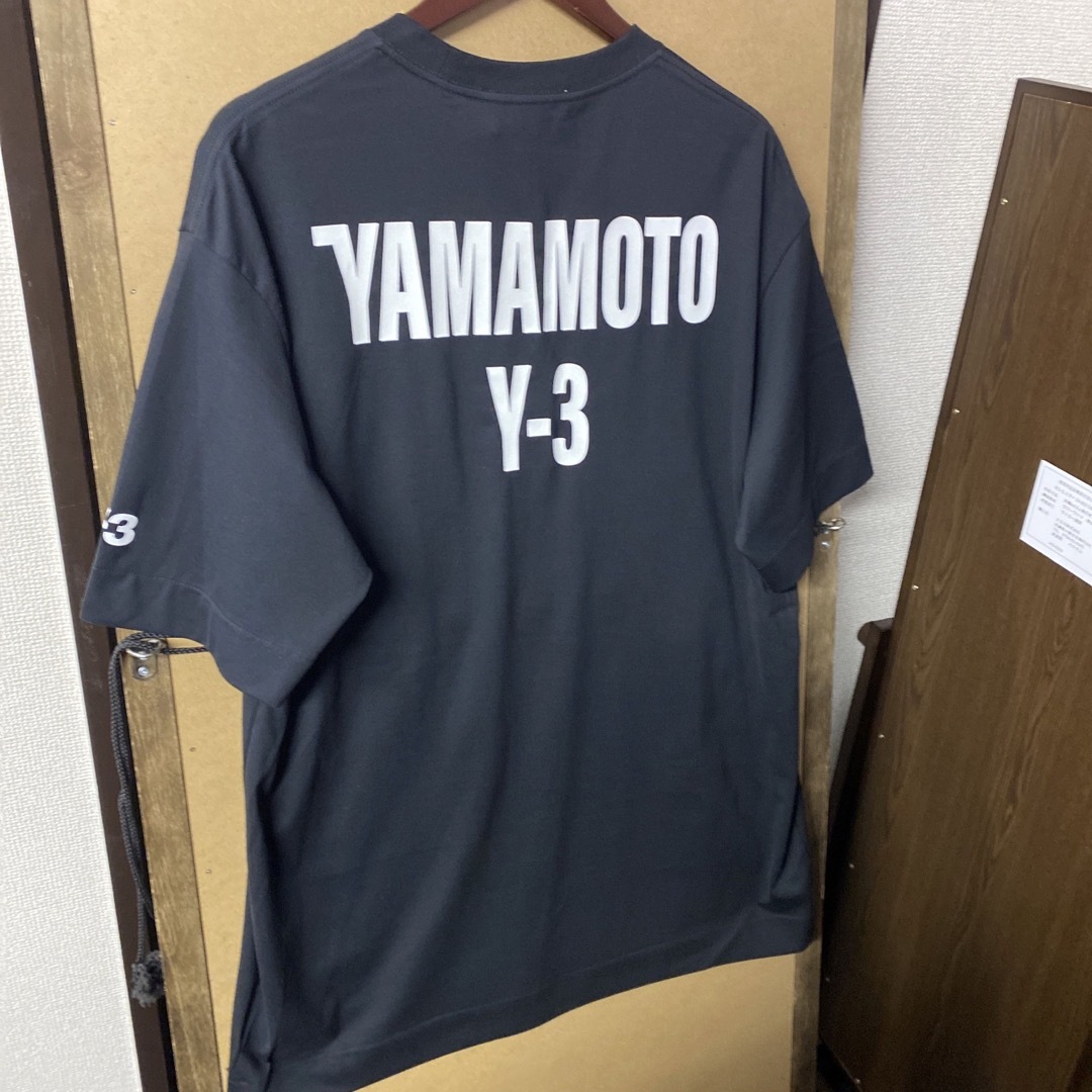 Y-3(ワイスリー)の【新品】Y-3 バックプリント Tシャツ Lサイズ メンズのトップス(Tシャツ/カットソー(半袖/袖なし))の商品写真