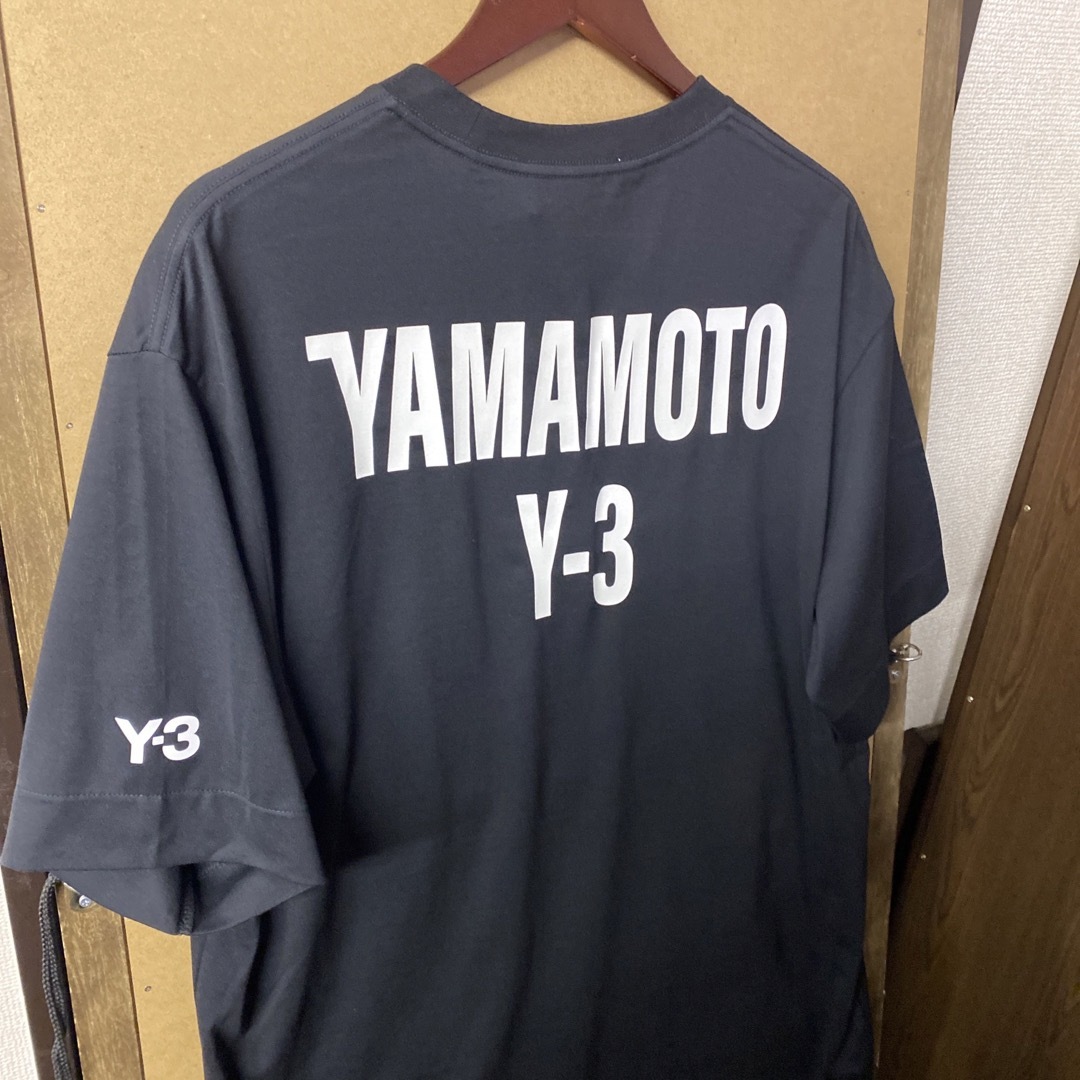 Y-3(ワイスリー)の【新品】Y-3 バックプリント Tシャツ Lサイズ メンズのトップス(Tシャツ/カットソー(半袖/袖なし))の商品写真