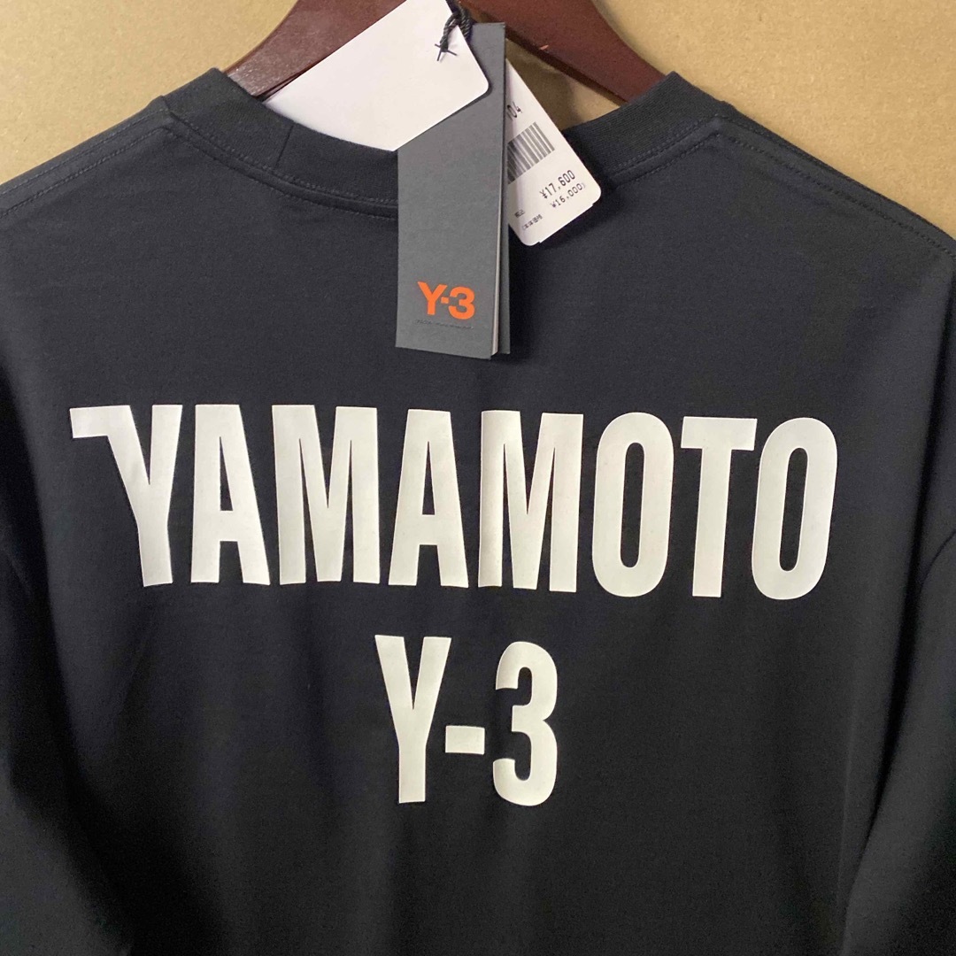 Y-3(ワイスリー)の【新品】Y-3 バックプリント Tシャツ Lサイズ メンズのトップス(Tシャツ/カットソー(半袖/袖なし))の商品写真