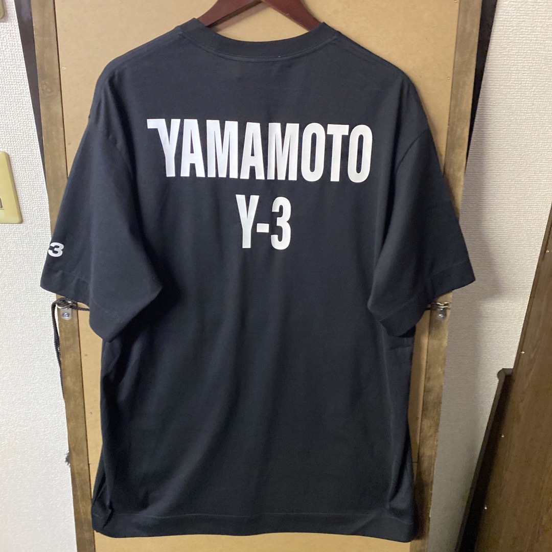 Y-3(ワイスリー)の【新品】Y-3 バックプリント Tシャツ Lサイズ メンズのトップス(Tシャツ/カットソー(半袖/袖なし))の商品写真