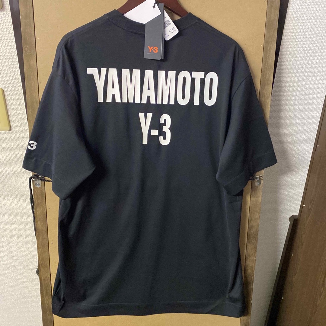 Y-3(ワイスリー)の【新品】Y-3 バックプリント Tシャツ Lサイズ メンズのトップス(Tシャツ/カットソー(半袖/袖なし))の商品写真