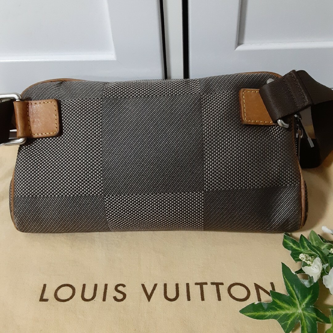 LOUIS VUITTON(ルイヴィトン)のLOUIS VUITTONダミエ ジュアンアクロバットボディバッグ レディースのバッグ(ボディバッグ/ウエストポーチ)の商品写真