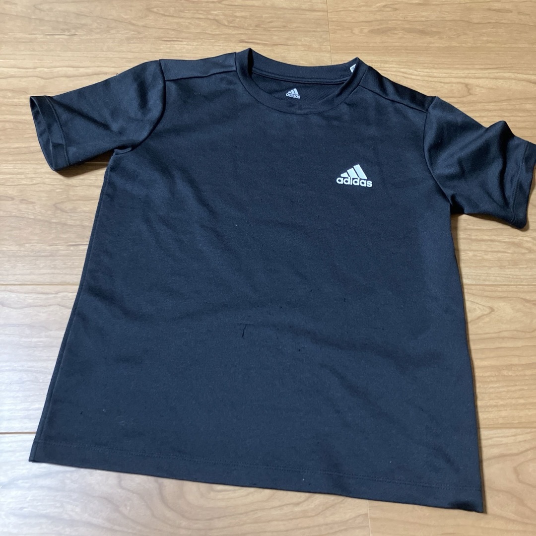 adidas(アディダス)のadidas Tシャツ　140サイズ キッズ/ベビー/マタニティのキッズ服男の子用(90cm~)(Tシャツ/カットソー)の商品写真