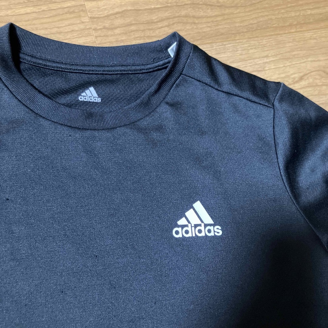 adidas(アディダス)のadidas Tシャツ　140サイズ キッズ/ベビー/マタニティのキッズ服男の子用(90cm~)(Tシャツ/カットソー)の商品写真