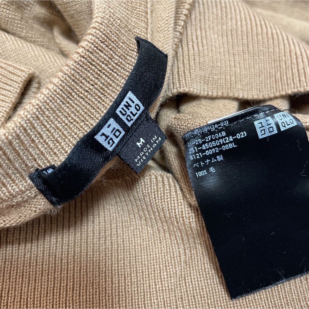 UNIQLO(ユニクロ)のUNIQLO エクストラファインメリノクルーネックセーター　M ベージュ　長袖 レディースのトップス(ニット/セーター)の商品写真