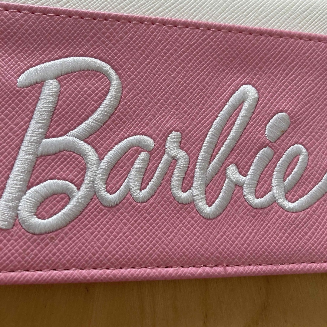 Barbie(バービー)の新品  バービー ピンク ストライプ　パスケース ／ 定期入れ レディースのファッション小物(パスケース/IDカードホルダー)の商品写真