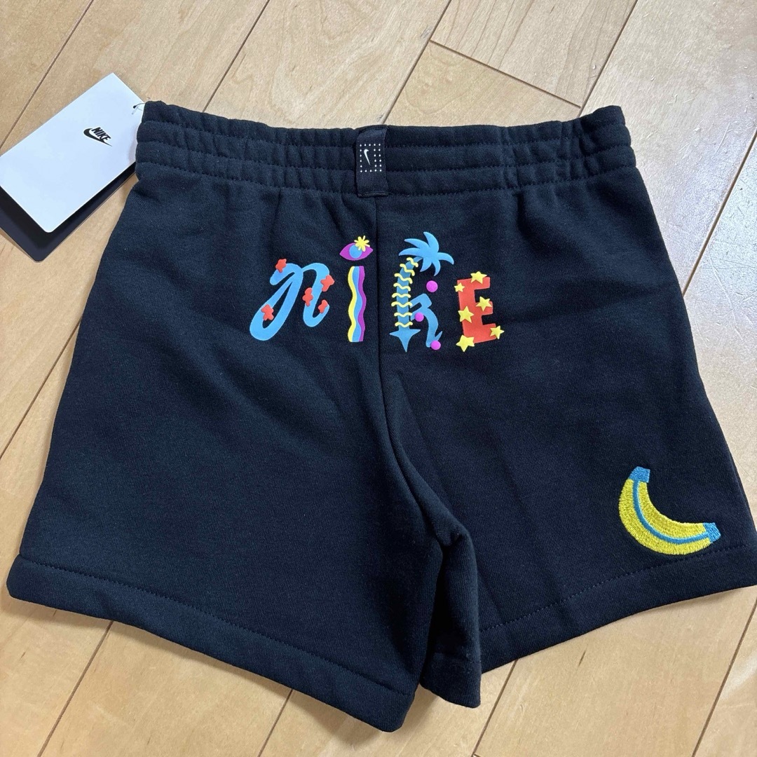 NIKE(ナイキ)の新品　ナイキ　ショートパンツ　ハーフパンツ　110  ブラック　女の子　裏起毛 キッズ/ベビー/マタニティのキッズ服女の子用(90cm~)(パンツ/スパッツ)の商品写真