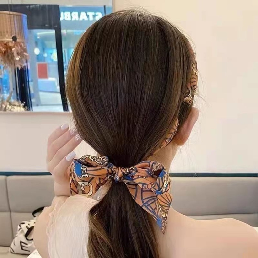 【人気】ロングリボン　カチューシャ　プレゼント　スカーフ　編み込み　アレンジ レディースのヘアアクセサリー(カチューシャ)の商品写真