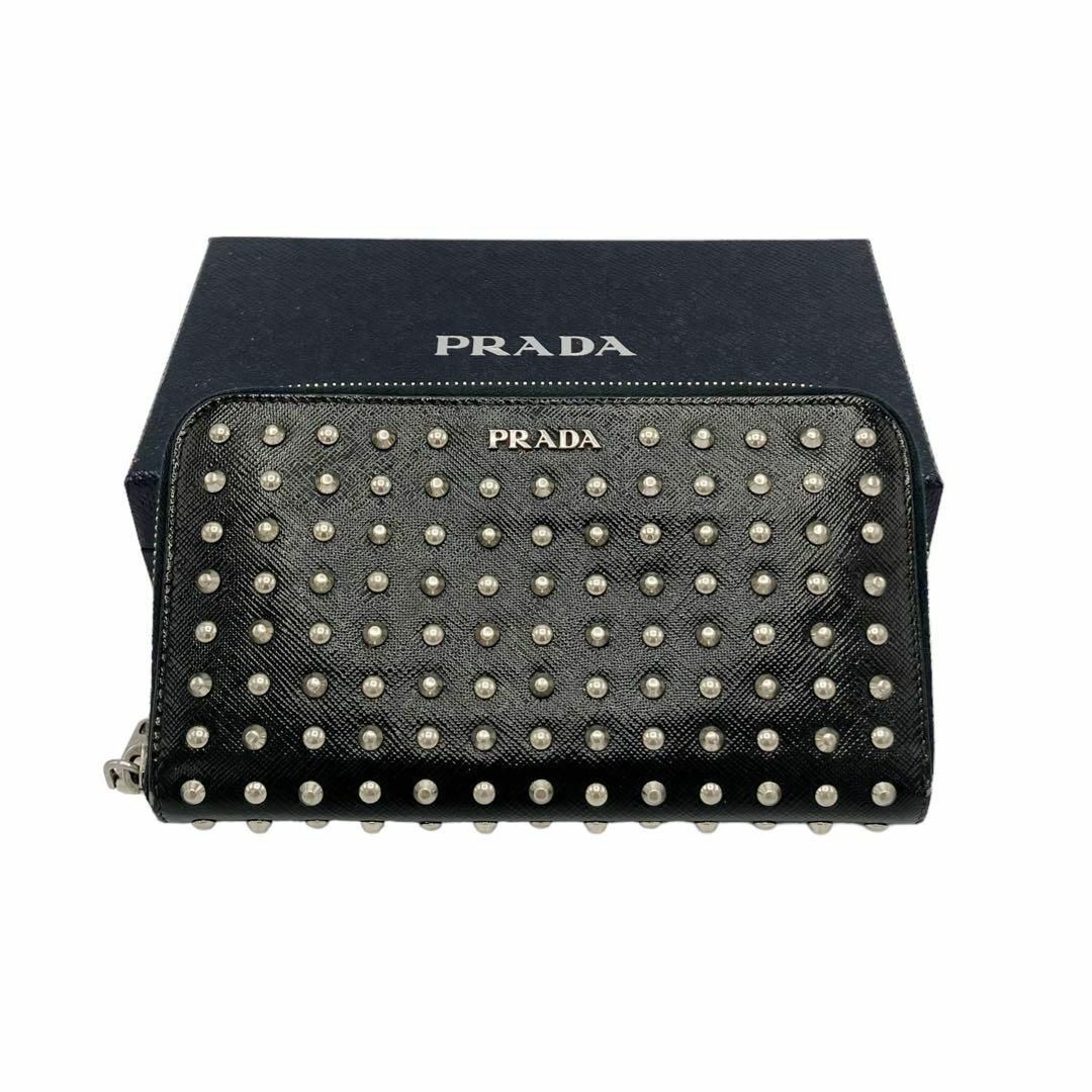 PRADA(プラダ)の⭐️良品⭐️ プラダ サフィアーノ スタッズ ラウンドファスナー 長財布 レディースのファッション小物(財布)の商品写真