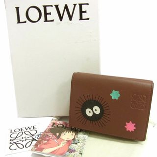 ロエベ(LOEWE)の美品 定価83,600円◆LOEWE×ジブリ 千と千尋の神隠し 2022年 ススワタリ トライフォールド ウォレット レザー 三つ折り財布 ロエベ(財布)