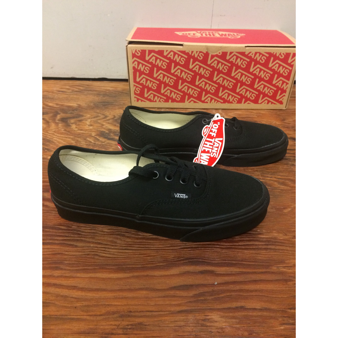 VANS(ヴァンズ)のVANS SHOES AUTHENTIC BLK/BLK 新品未使用、送料込み！ メンズの靴/シューズ(スニーカー)の商品写真