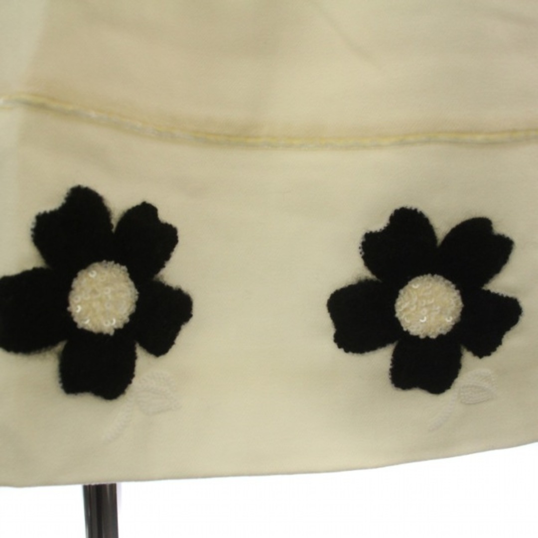 M'S GRACY(エムズグレイシー)のエムズグレイシー タグ付き フラワーモチーフタックスカート フレア 花柄 L レディースのスカート(ひざ丈スカート)の商品写真