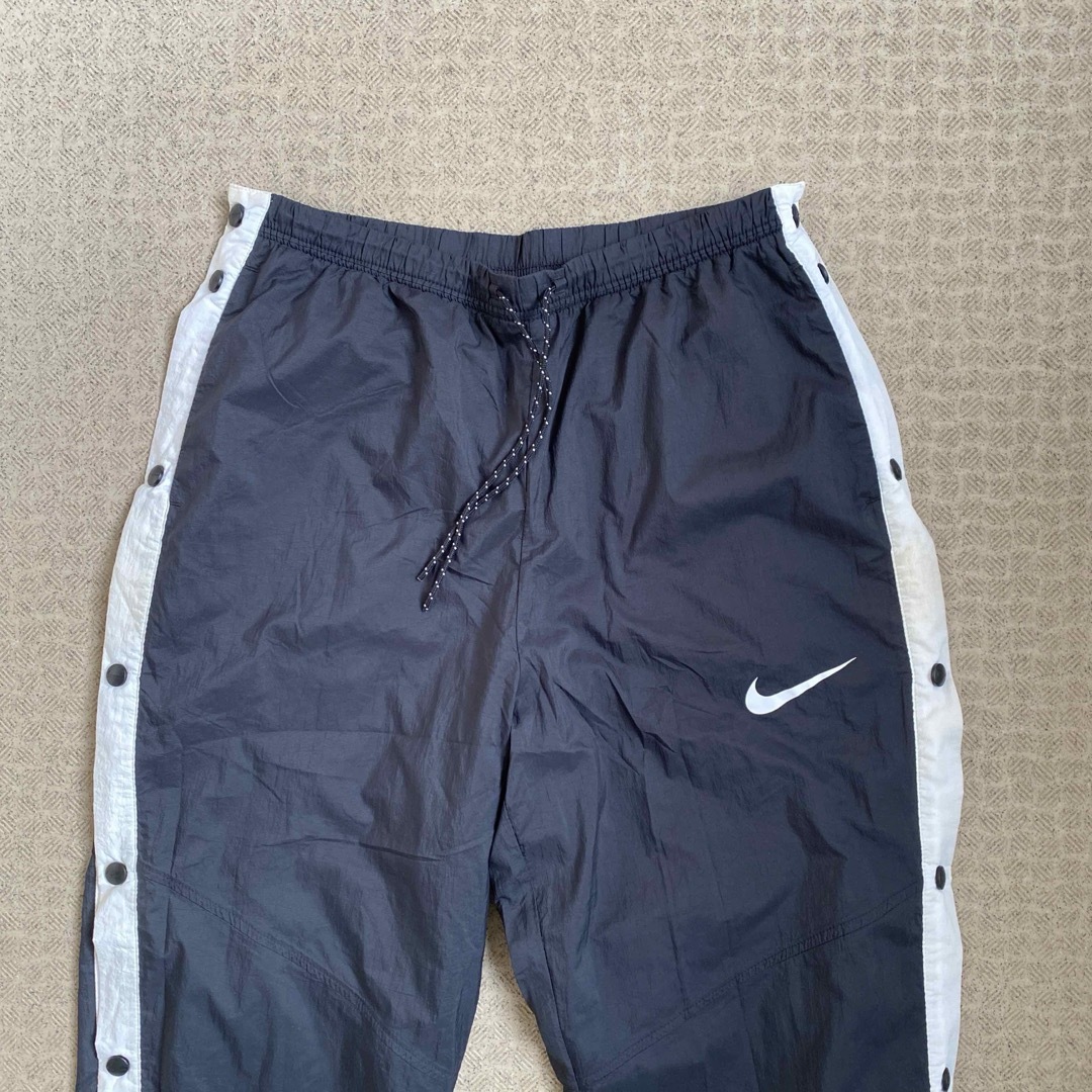 NIKE(ナイキ)のヴィンテージ vintage NIKE ナイキ スウッシュ ナイロンパンツ メンズのパンツ(その他)の商品写真