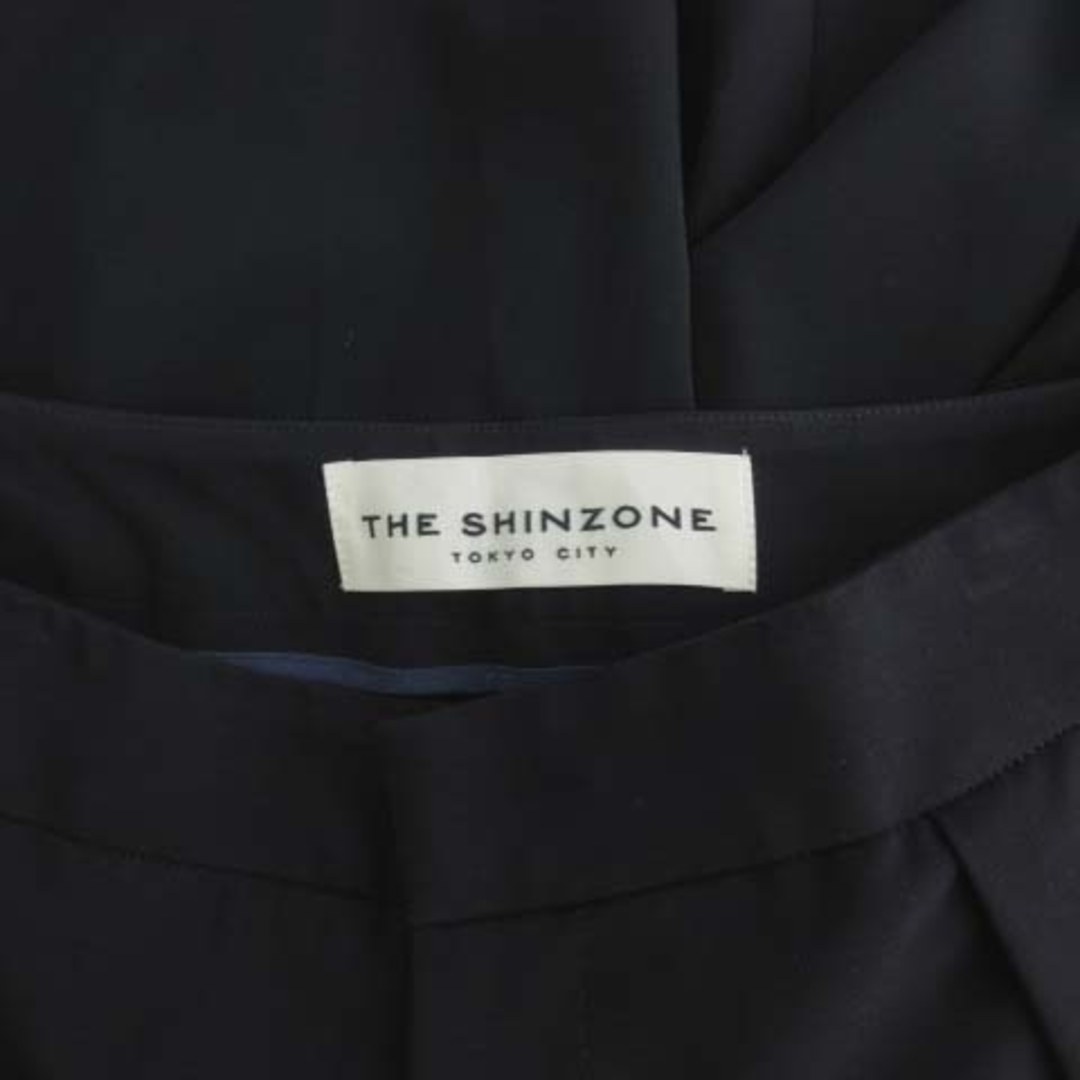 Shinzone(シンゾーン)のシンゾーン スラックスパンツ テーパード センタープレス タック 34 S 黒 レディースのパンツ(その他)の商品写真