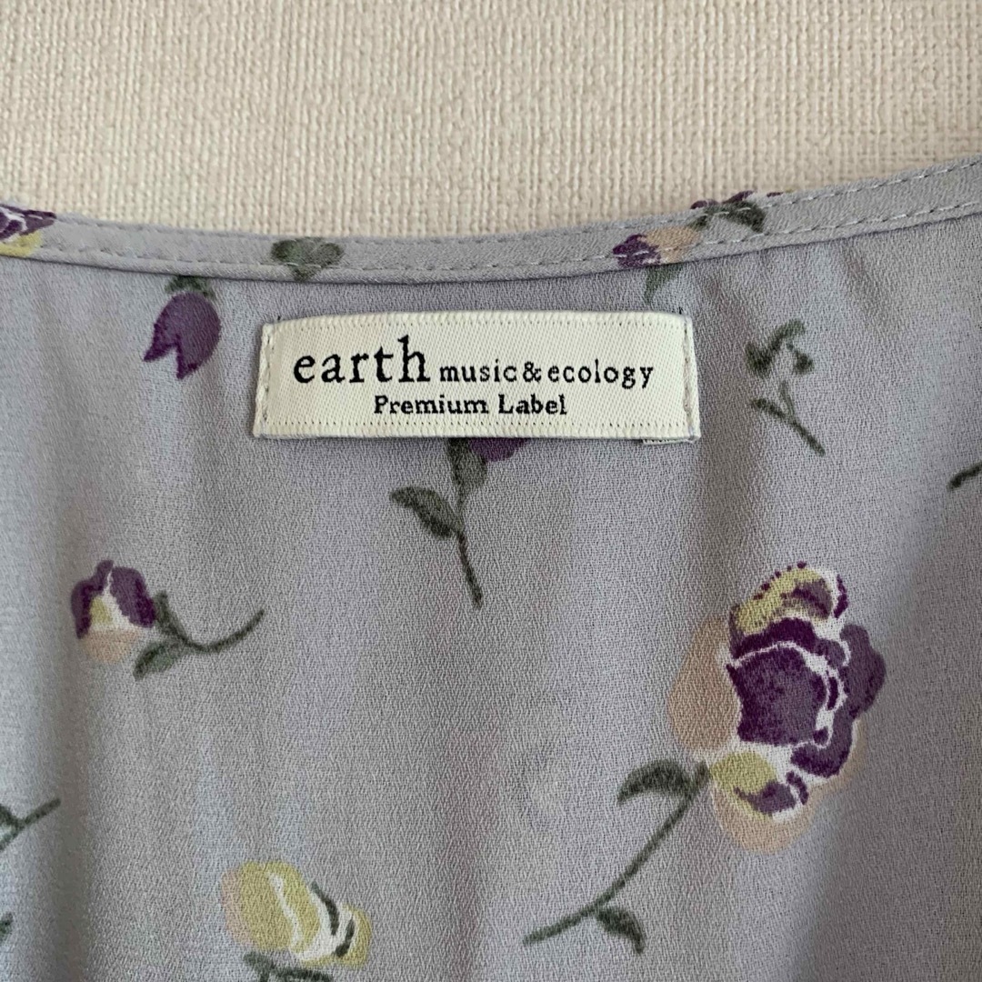 earth music & ecology(アースミュージックアンドエコロジー)のアースミュージック ロングワンピース 花柄 フリル カシュクール リボン レディースのワンピース(ロングワンピース/マキシワンピース)の商品写真