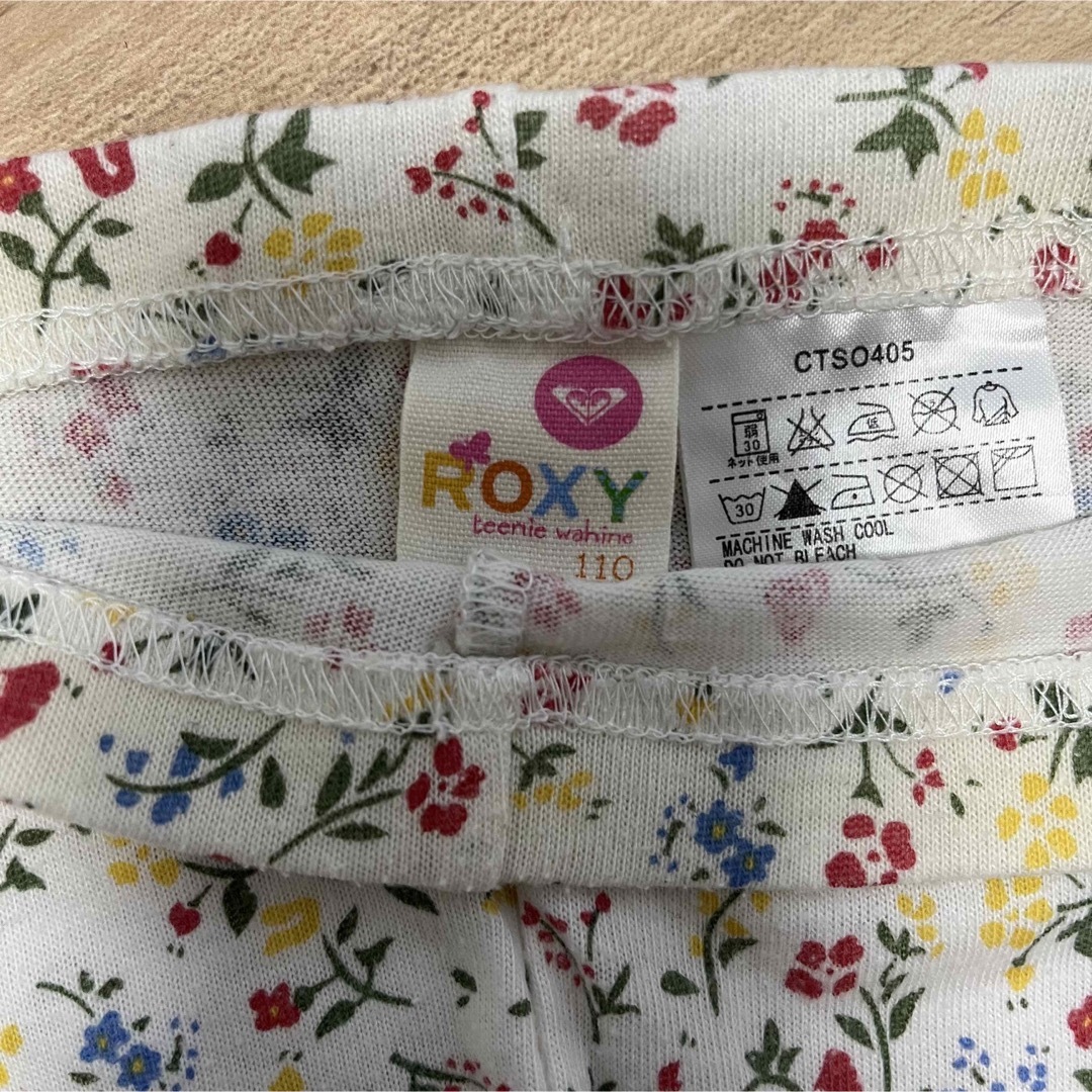 Roxy(ロキシー)のROXY 花柄　レギンス　スパッツ　110 キッズ/ベビー/マタニティのキッズ服女の子用(90cm~)(パンツ/スパッツ)の商品写真
