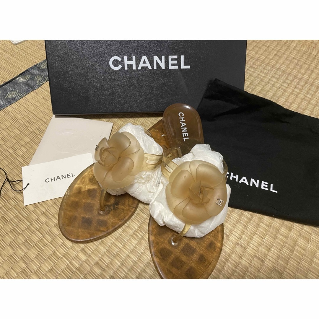 CHANEL(シャネル)のCHANEL カメリアビニールサンダル レディースの靴/シューズ(サンダル)の商品写真