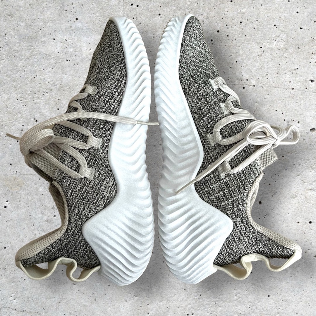 adidas(アディダス)の新品☆アディダススニーカーAlphaBOUNCE トレーニングシューズ23cm メンズの靴/シューズ(スニーカー)の商品写真