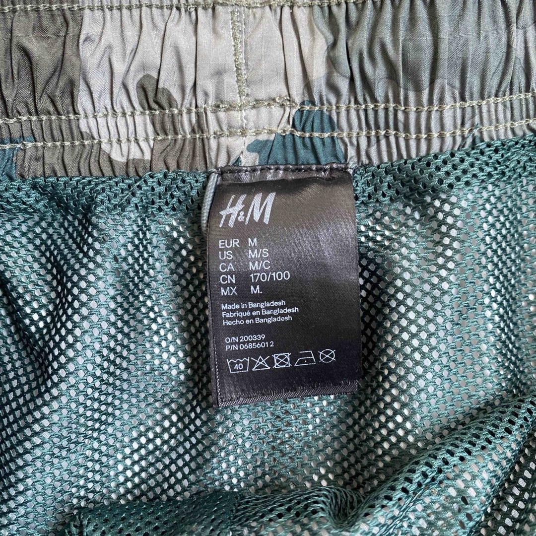 H&M(エイチアンドエム)のH&M エイチアンドエム  swimwear 水着 ハーフパンツ 迷彩 メンズのパンツ(ショートパンツ)の商品写真