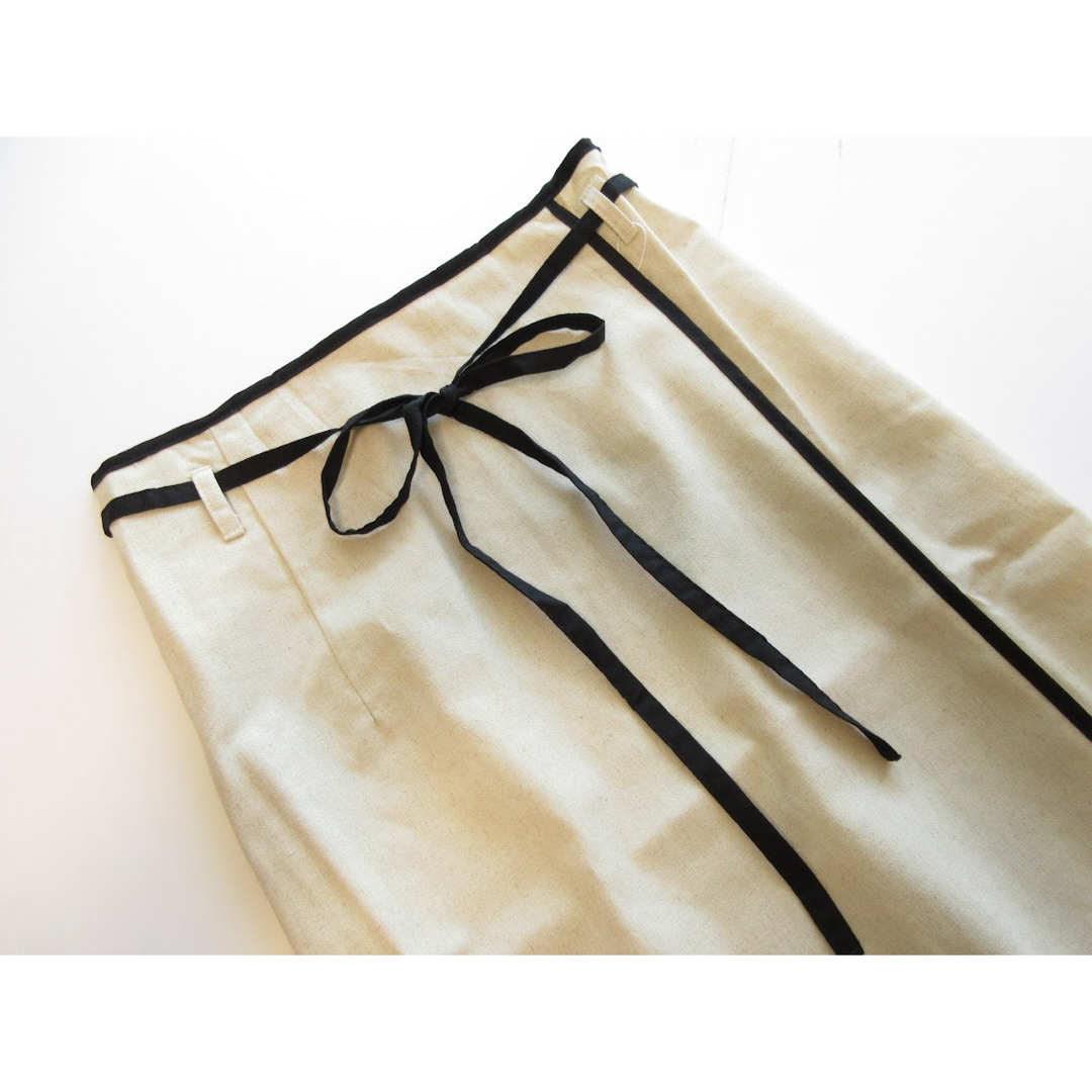 natural couture(ナチュラルクチュール)の新品natural couture 麻混バイカラーパイピングリボン付スカートIV レディースのスカート(ロングスカート)の商品写真