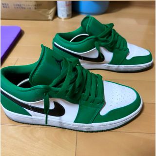 ナイキ(NIKE)のナイキ エアジョーダン1 ロー パイングリーン ホワイト AIR JORDAN1(スニーカー)