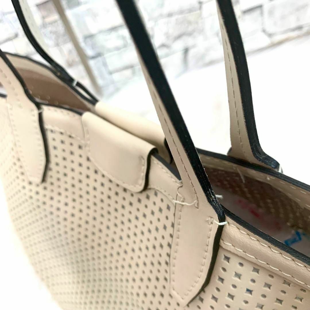 GIANNI CHIARINI(ジャンニキャリーニ)のGIANNI CHIARINI パンチングトートバッグ レザーハンドバック 革鞄 レディースのバッグ(トートバッグ)の商品写真