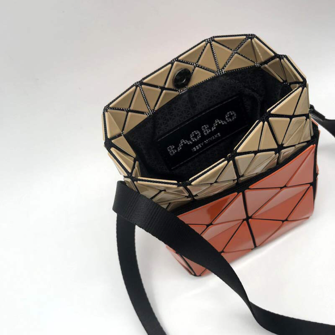 BaoBaoIsseyMiyake(バオバオイッセイミヤケ)のバオバオイッセイミヤケ　新品　トートバッグ  2✖️2  オレンジ✖︎ベージュ レディースのバッグ(ショルダーバッグ)の商品写真