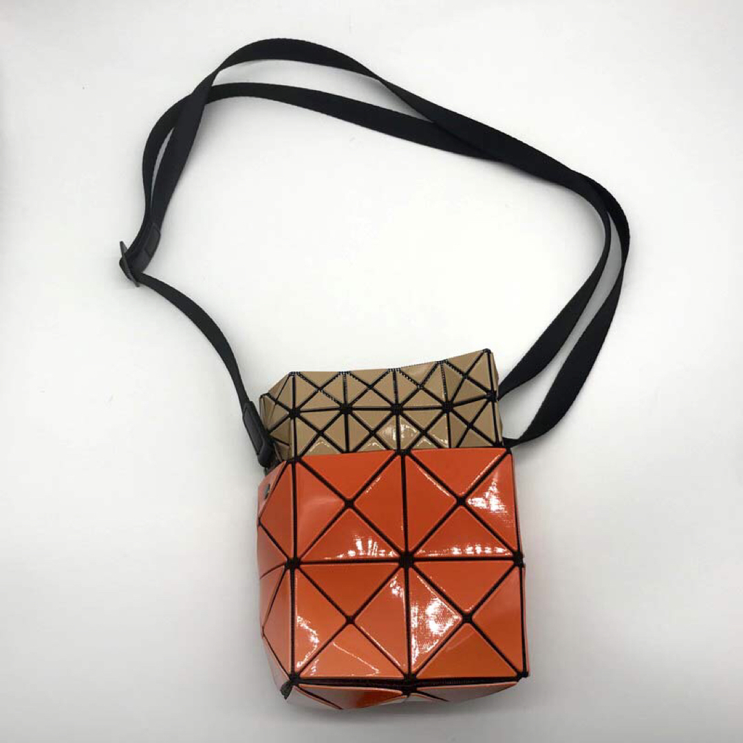 BaoBaoIsseyMiyake(バオバオイッセイミヤケ)のバオバオイッセイミヤケ　新品　トートバッグ  2✖️2  オレンジ✖︎ベージュ レディースのバッグ(ショルダーバッグ)の商品写真