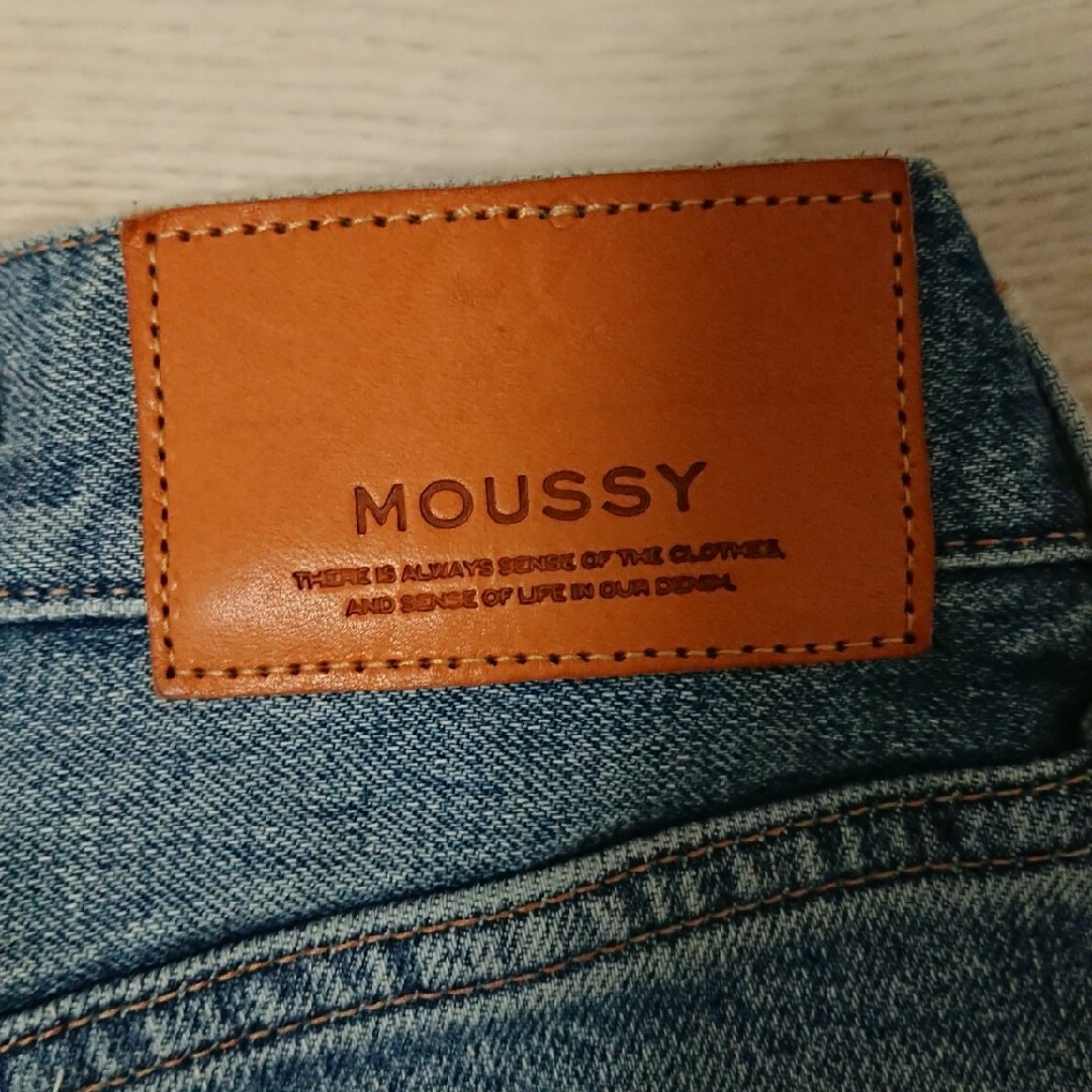 moussy(マウジー)のMOUSSY マウジー　MVS FLARE フレアデニム 25 レディースのパンツ(デニム/ジーンズ)の商品写真