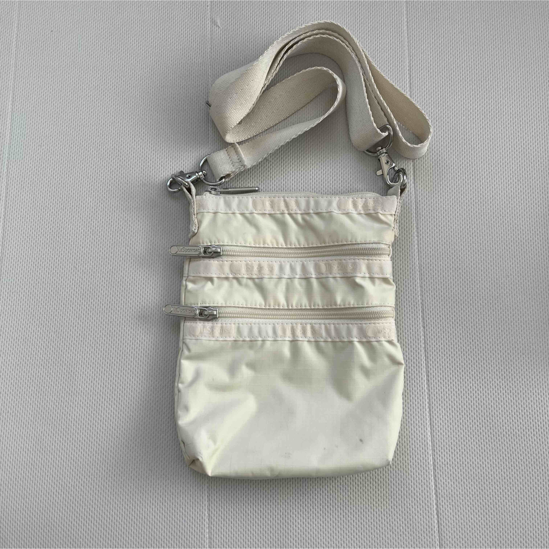LeSportsac(レスポートサック)のレスポートサック    3 ZIP CROSSBODY レディースのバッグ(ショルダーバッグ)の商品写真