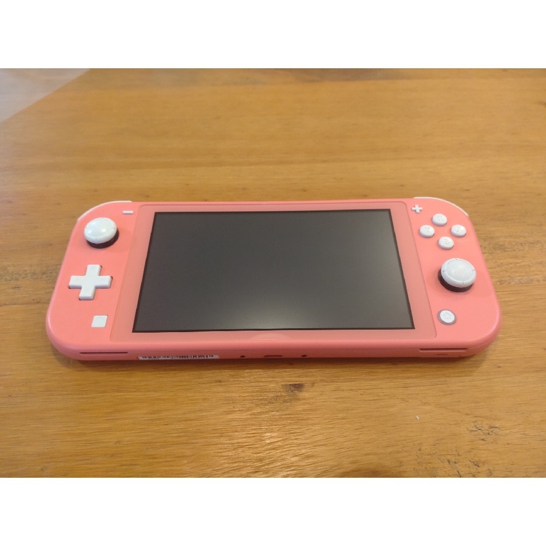 Nintendo Switch(ニンテンドースイッチ)のNINTENDO SWITCH LITE コーラル エンタメ/ホビーのゲームソフト/ゲーム機本体(家庭用ゲーム機本体)の商品写真