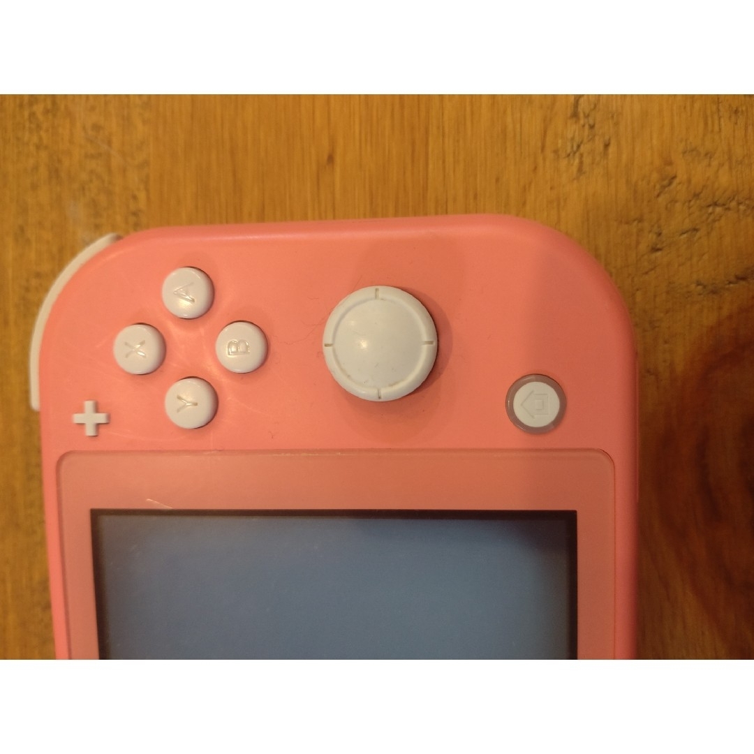 Nintendo Switch(ニンテンドースイッチ)のNINTENDO SWITCH LITE コーラル エンタメ/ホビーのゲームソフト/ゲーム機本体(家庭用ゲーム機本体)の商品写真