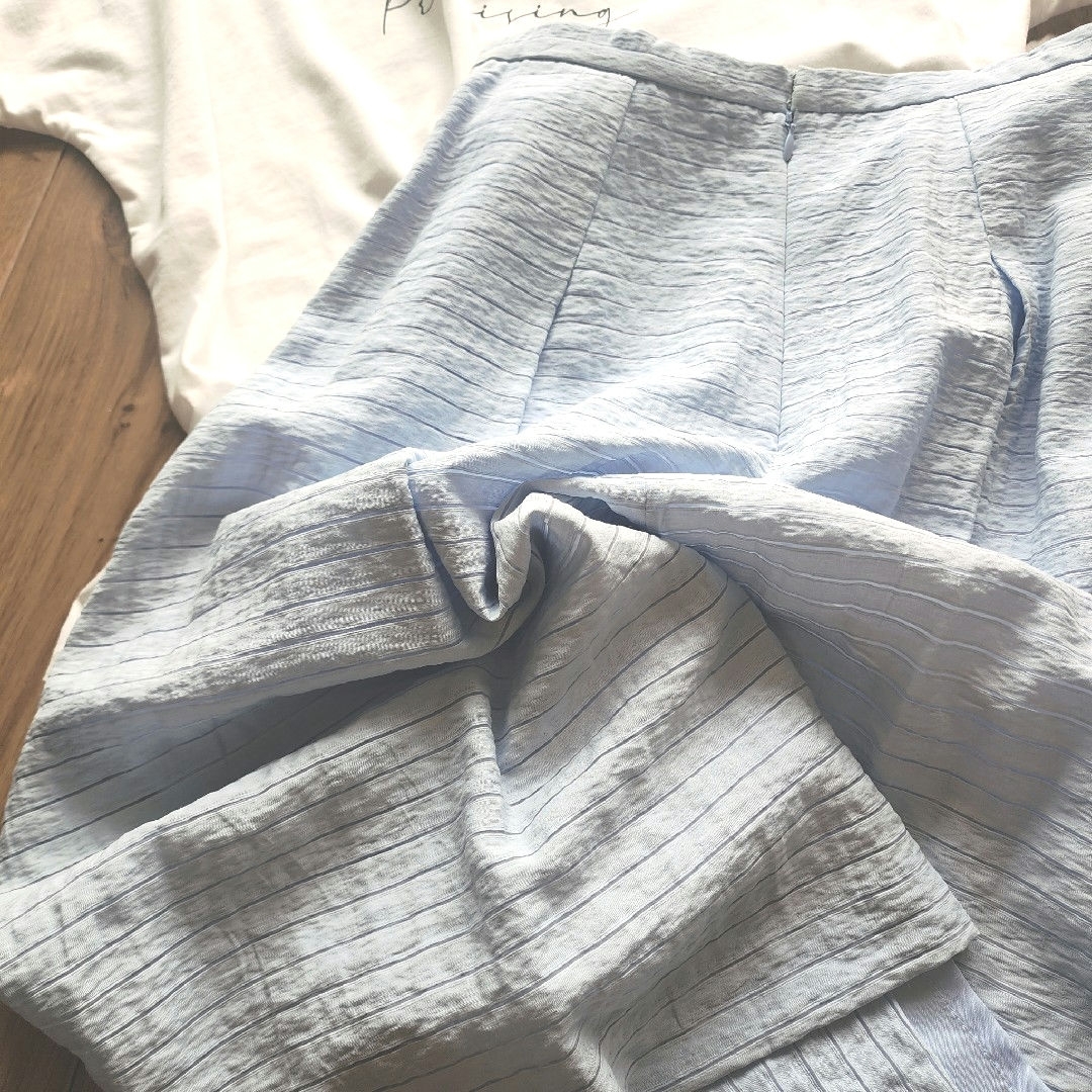 OFUON(オフオン)のOFUON 【未使用】オフオン　フレアスカート　膝丈スカート　Mサイズ レディースのスカート(ひざ丈スカート)の商品写真