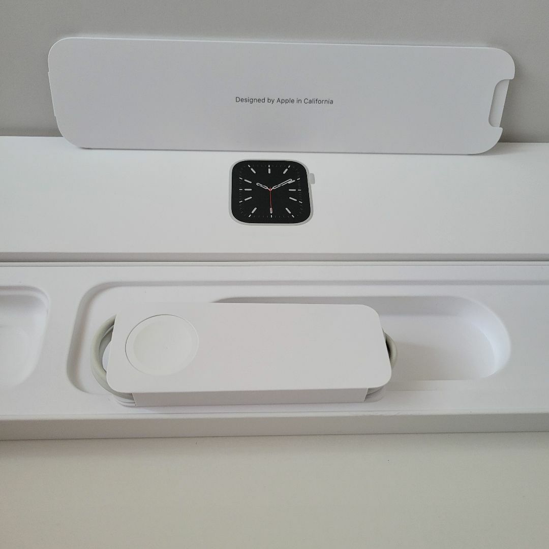 Apple Watch(アップルウォッチ)のアップルウォッチ 充電器 (Type-A) (おまけ：箱付き) スマホ/家電/カメラのスマートフォン/携帯電話(バッテリー/充電器)の商品写真