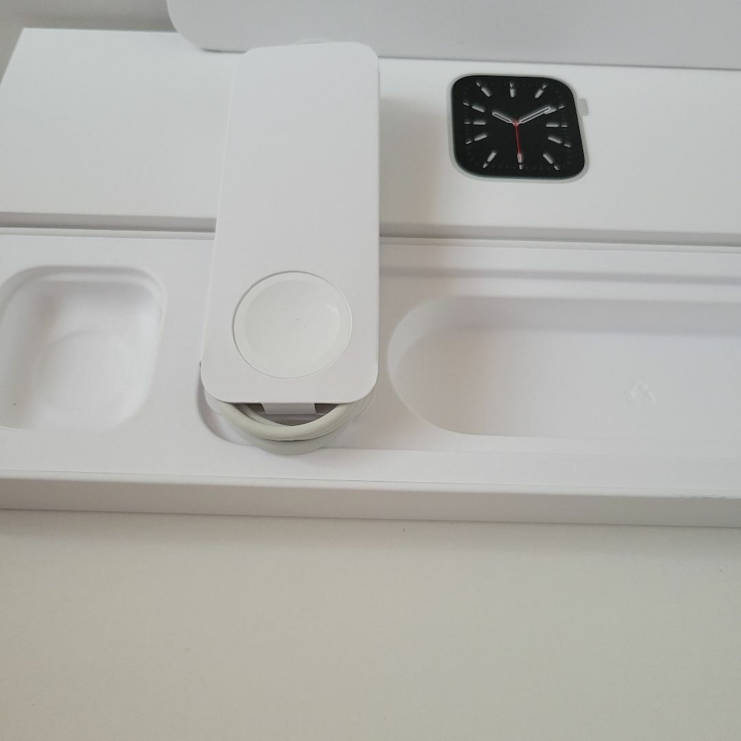 Apple Watch(アップルウォッチ)のアップルウォッチ 充電器 (Type-A) (おまけ：箱付き) スマホ/家電/カメラのスマートフォン/携帯電話(バッテリー/充電器)の商品写真