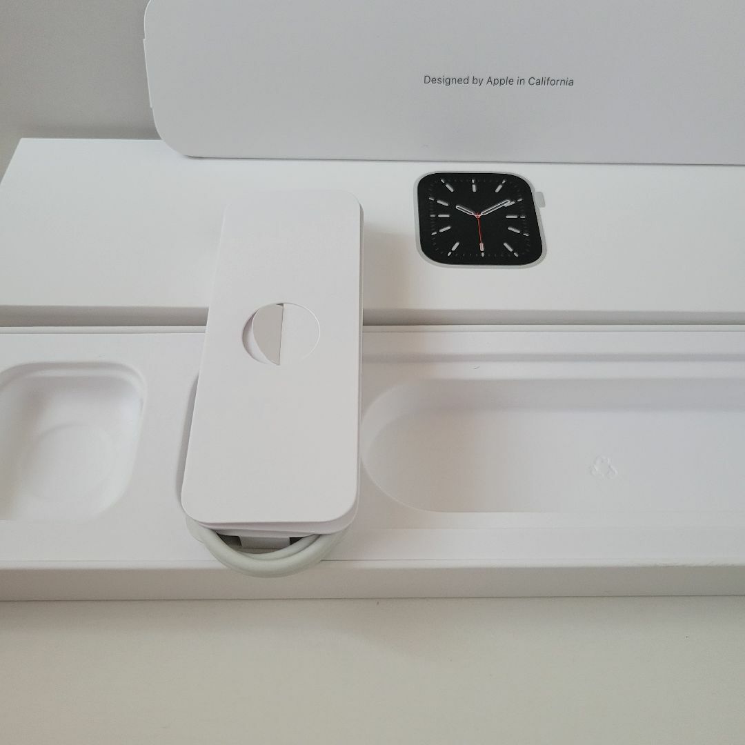 Apple Watch(アップルウォッチ)のアップルウォッチ 充電器 (Type-A) (おまけ：箱付き) スマホ/家電/カメラのスマートフォン/携帯電話(バッテリー/充電器)の商品写真