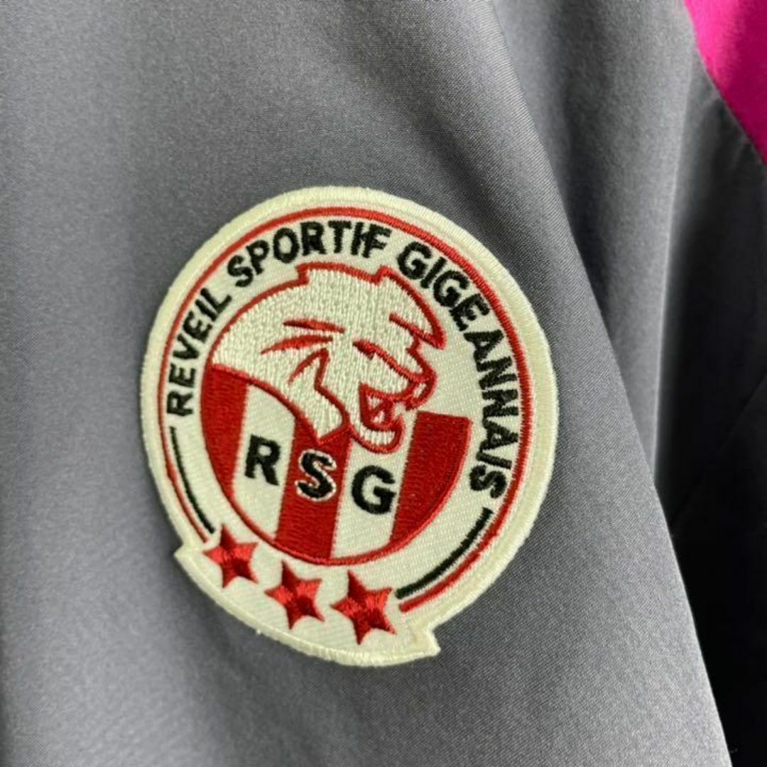 PUMA(プーマ)のプーマ　ワンポイント刺繍ロゴ　チームロゴ　ナイロンジャージ　ジャケット メンズのトップス(ジャージ)の商品写真