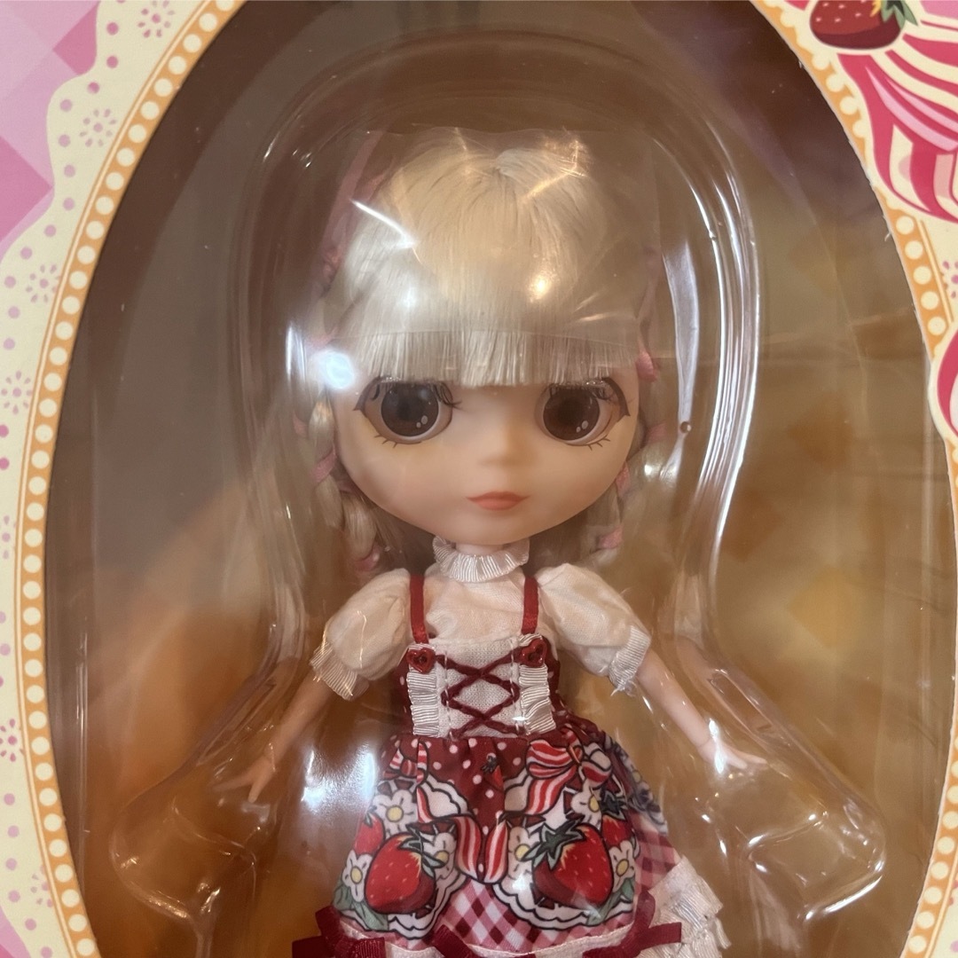 即発送可能　ポップマート ストロベリー ドレス ドール　ブライス　blythe キッズ/ベビー/マタニティのおもちゃ(ぬいぐるみ/人形)の商品写真