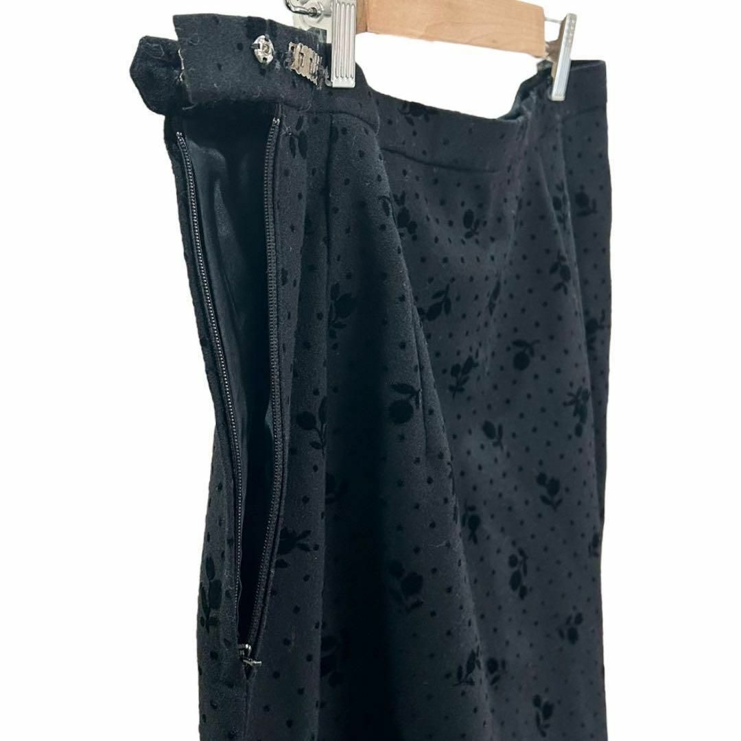 H18 スカート 膝丈 フレア 花 ドット 黒 85サイズ 大きい きれいめ レディースのスカート(ひざ丈スカート)の商品写真