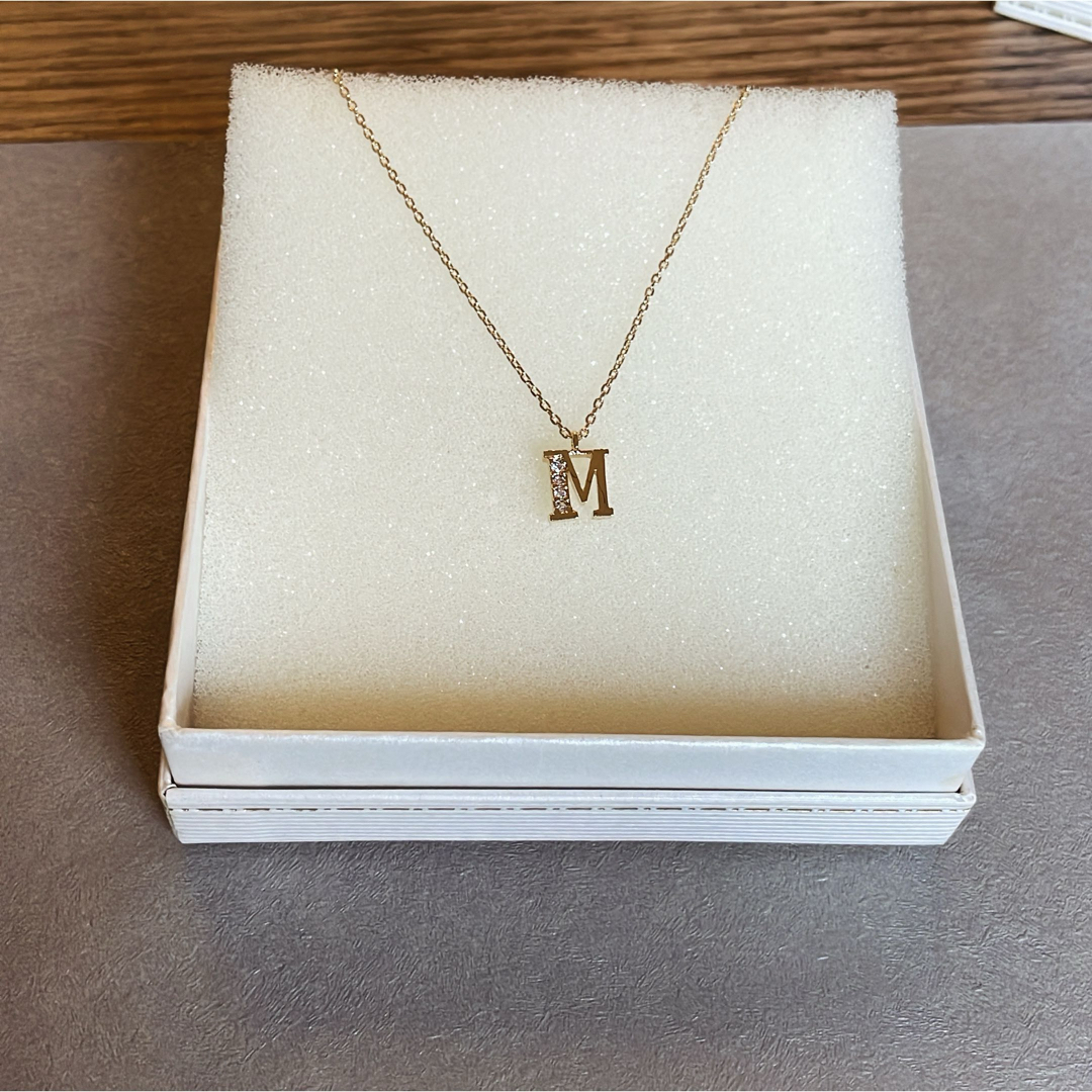 ete(エテ)のイニシャル M ローマ字 英文字 ダイヤモンドネックレス ゴールド14K レディースのアクセサリー(ネックレス)の商品写真