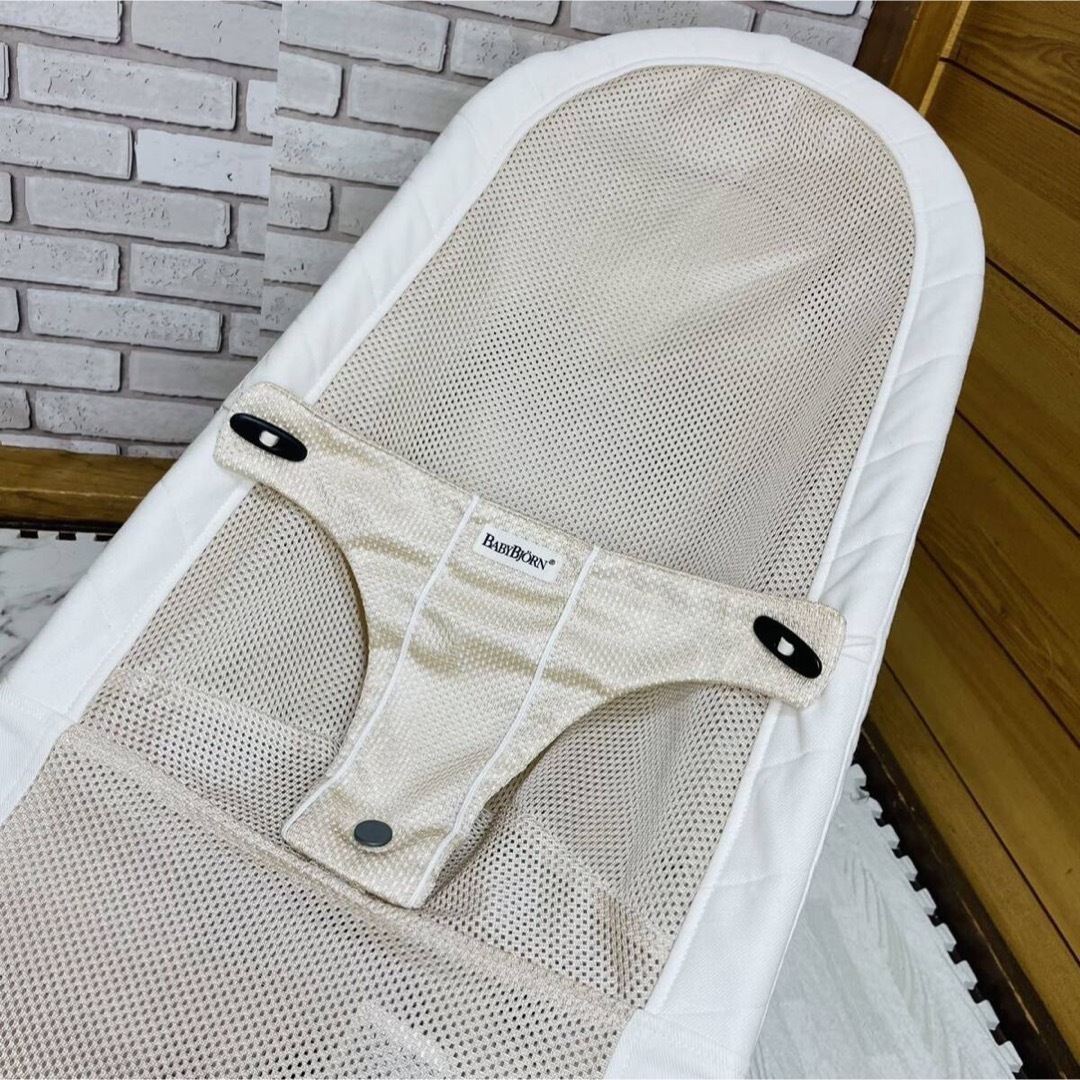 BABYBJORN(ベビービョルン)の使用5ヶ月 美品 ベビービョルン メッシュバウンサー 白 バウンサー 送料込み キッズ/ベビー/マタニティの寝具/家具(その他)の商品写真