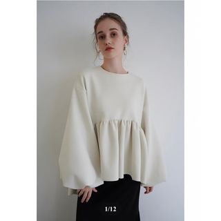 スナイデル(SNIDEL)のacka peplum loose sweat (ivory)(トレーナー/スウェット)