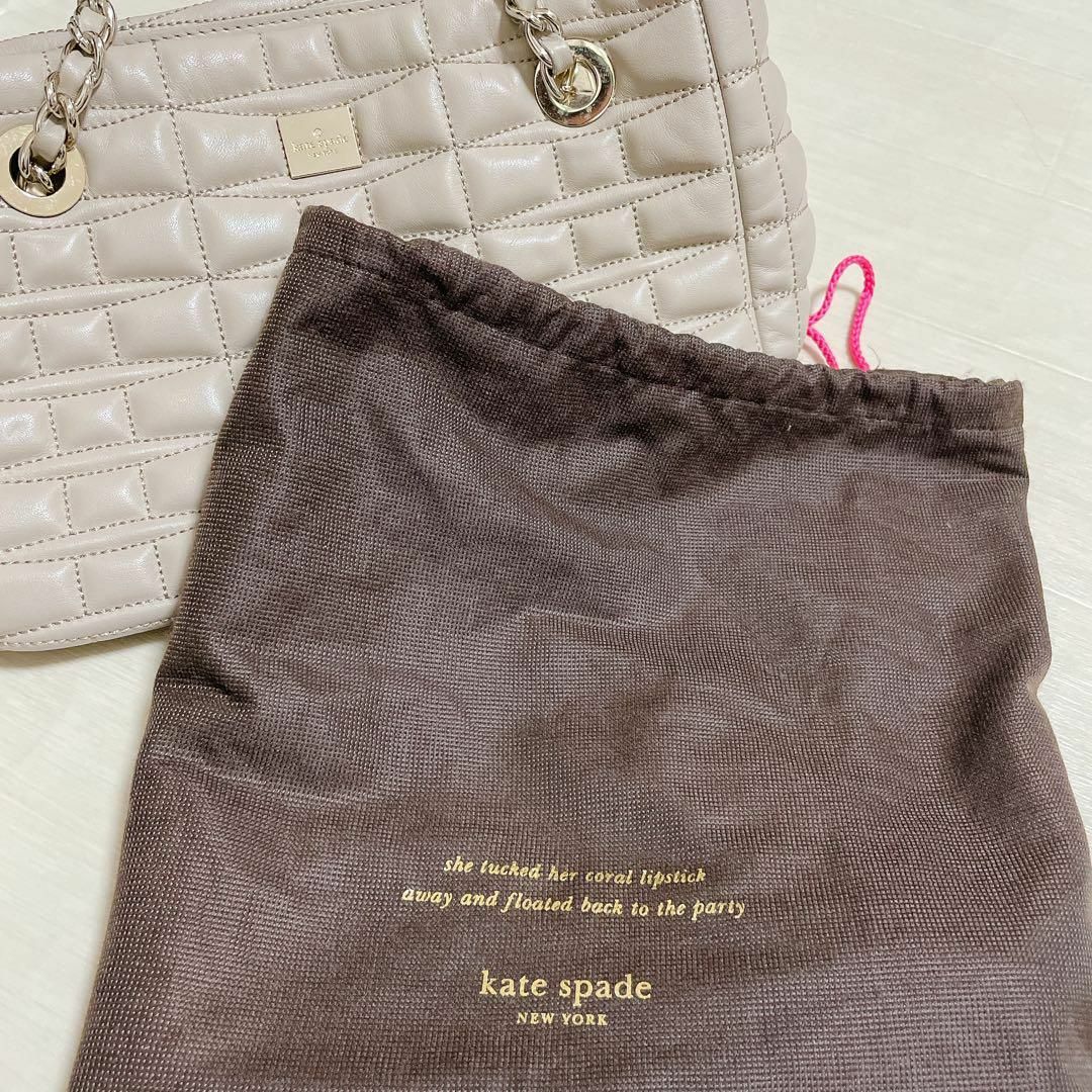 kate spade new york(ケイトスペードニューヨーク)の美品　ケイトスペード　ハンドバッグ　トートバッグ　キルティング　レザー レディースのバッグ(トートバッグ)の商品写真