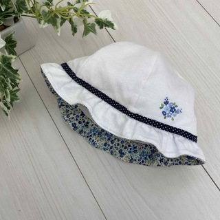 familiar - ファミリア　帽子　花柄　ホワイト　ドット　リボン　49センチ